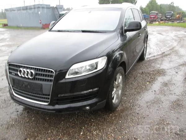 Audi Pārdod q7, nereģistrēts Latvijā, ar relatīvi mazu