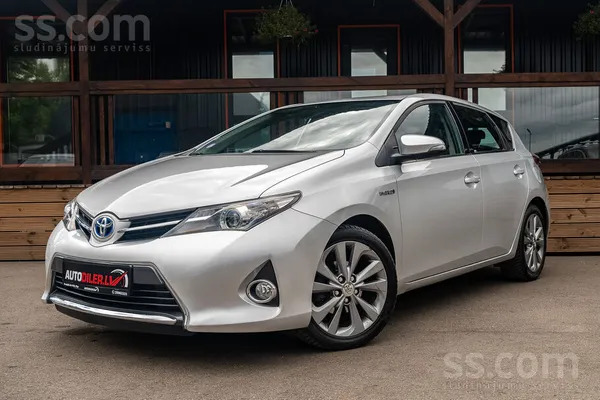 Toyota Pārdodu Toyota Auris Hybrid, 2013.Gada 1.8h, 73kw 