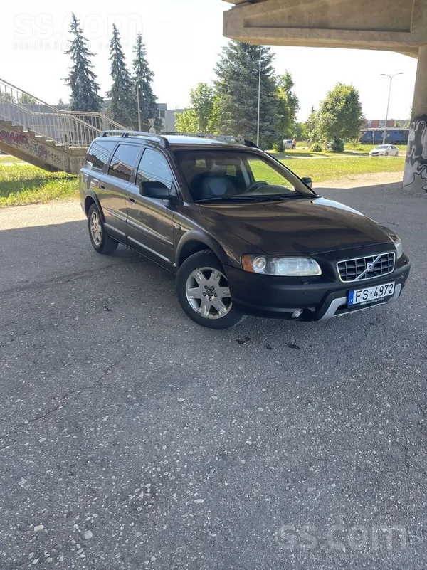 Volvo Xc-70
2.4d (136kw)
Продаю машину в хорошем состоянии 
Много что дел