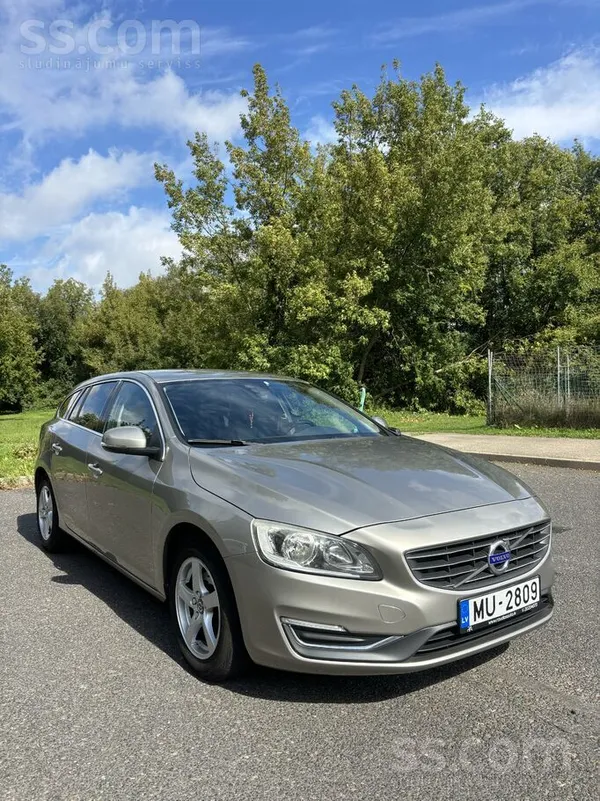 Volvo Pārdodu koptu Volvo V60 D4 2.0 Diesel ar automātis
