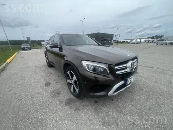 Mercedes Pārdod labi uzturētu Glc 220 D 4Matic. Auto jauns 