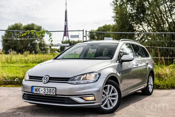 Volkswagen VW Golf ar 1.5 benzīndzinēju un automātisko ātrumk