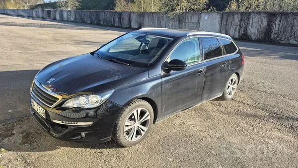 Peugeot Pārdod Peugeot 308 1.2 benzīns. Motors darbojās la
