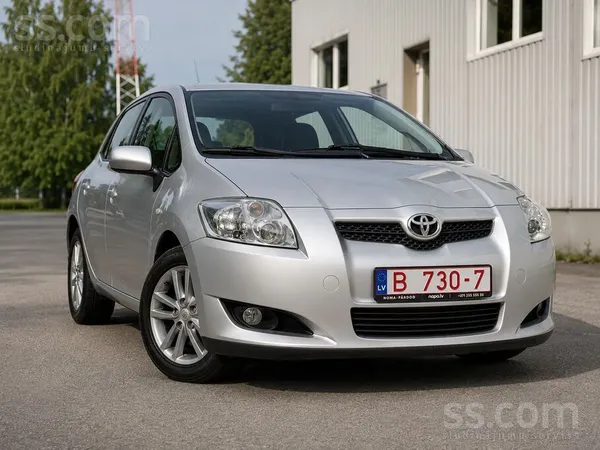 Toyota Pārdod uzticamu un ekonomisku Toyota Auris ar 2.0