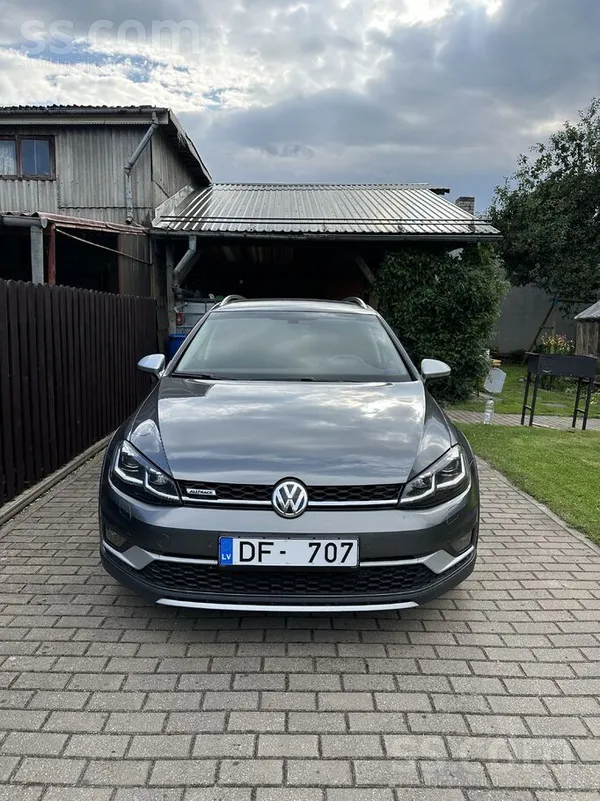 Volkswagen Pārdodam Musu ģimenes auto VW Golf 7 Alltrack 