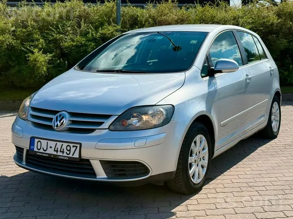 Volkswagen VW Golf Plus 2.0 benzīns ar manuālu pārnesumkārbu.