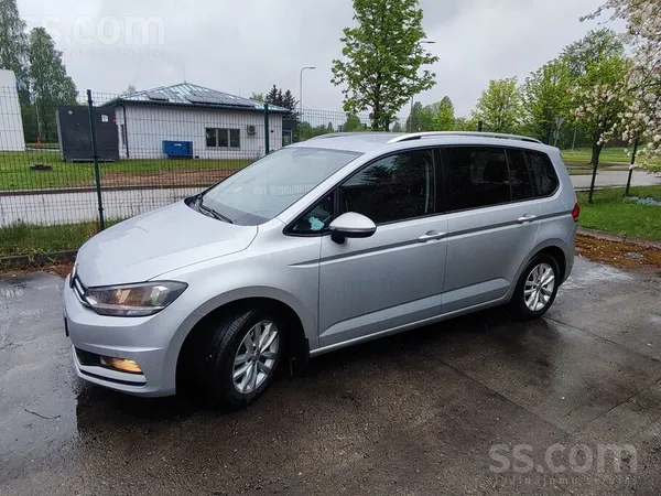 Volkswagen Pārdodu minivenu Wolksvagen Touran 2017 gad jūlijs