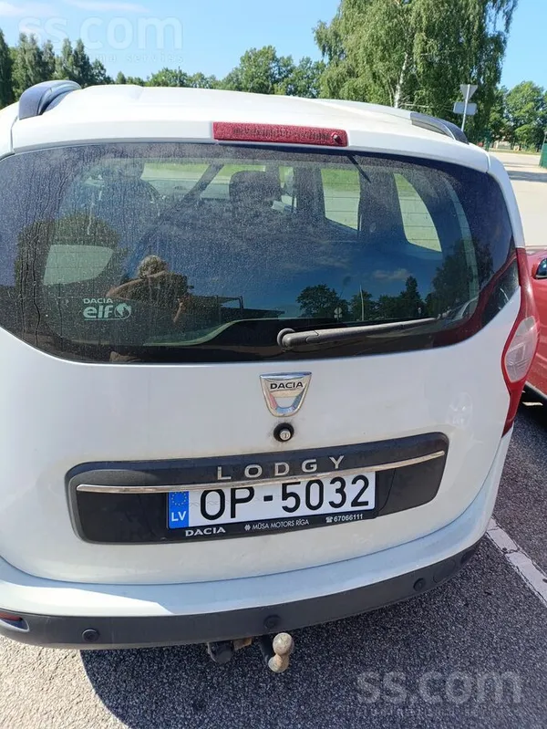 Dacia Labdien. Auto nestrādā viena atslēga, manuāli neva