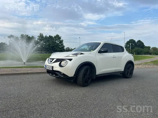 Nissan Baltā pērles krāsā, rūpnīcas melnie griesti (Black