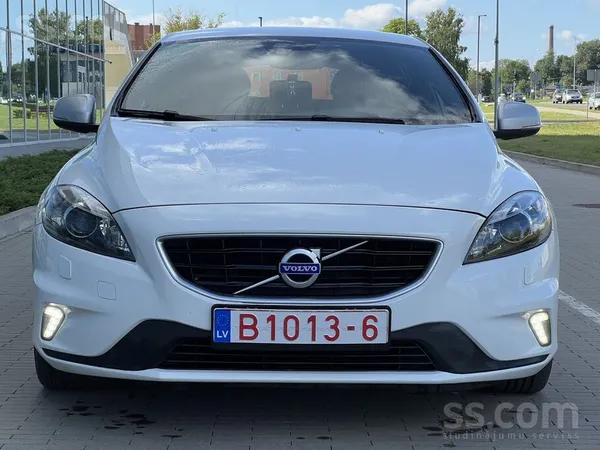 Volvo V40 R-Design
Facelift 
2.0 dīzelis 
2015 gads 
Manuāla ātrumkārba 

Ļo