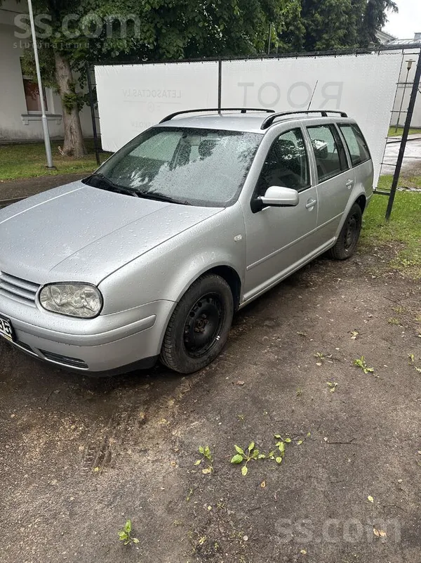 Volkswagen Pārdod Volkswagen Golf 4, 2003. gada izlaidums. 