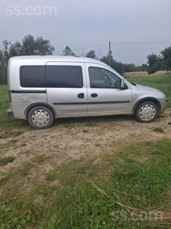 Opel Pādodu uzticamu un ekonomisku Opel Combo 1.7 Cdti.
