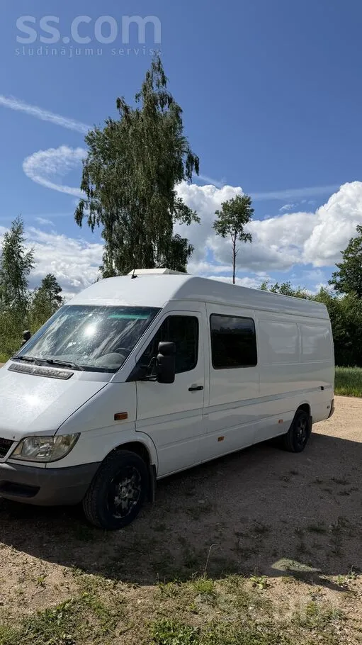 Mercedes Pārdodās Mercedes sprinter. 