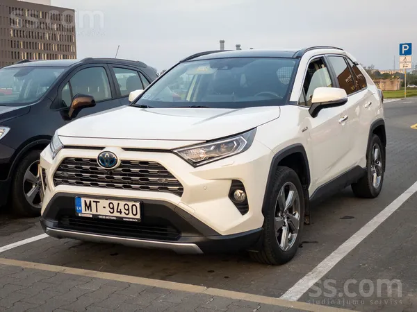 Toyota Pārdodu ļoti labā stāvoklī esošu Toyota Rav4 Hybri