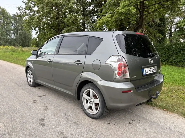 Pārdodu Toyota Corola Verso 2007 gada ar 2.2 dīzeļa dzinēju ar 130kw un manu