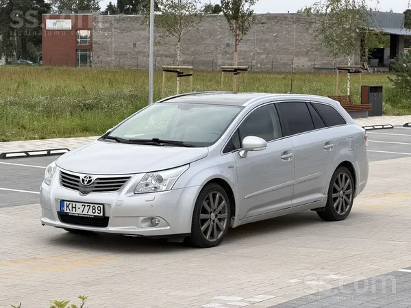 Продаю Toyota Avensis 2011 года, дизель 2.2л, 110кВт, с автоматической короб