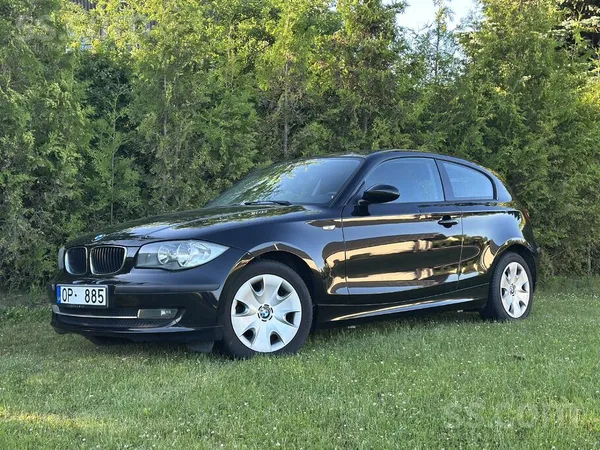 BMW BMW 116i 2.0 benzīns ar manuālo pārnesumkārbu. 