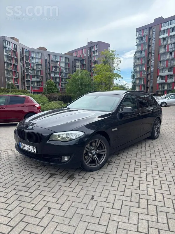 BMW Pārdodu pievilcīgu Bmw 520d F11 virsbūvē.