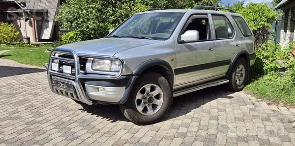 Opel Pārdod 2000.gada izlaiduma Opel Frontera, praktisk