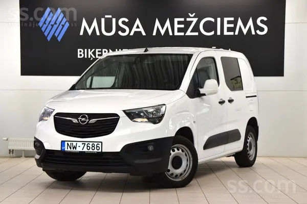 Opel Opel Combo 1.5d (110 zs) ar manuālo pārnesumkārbu.