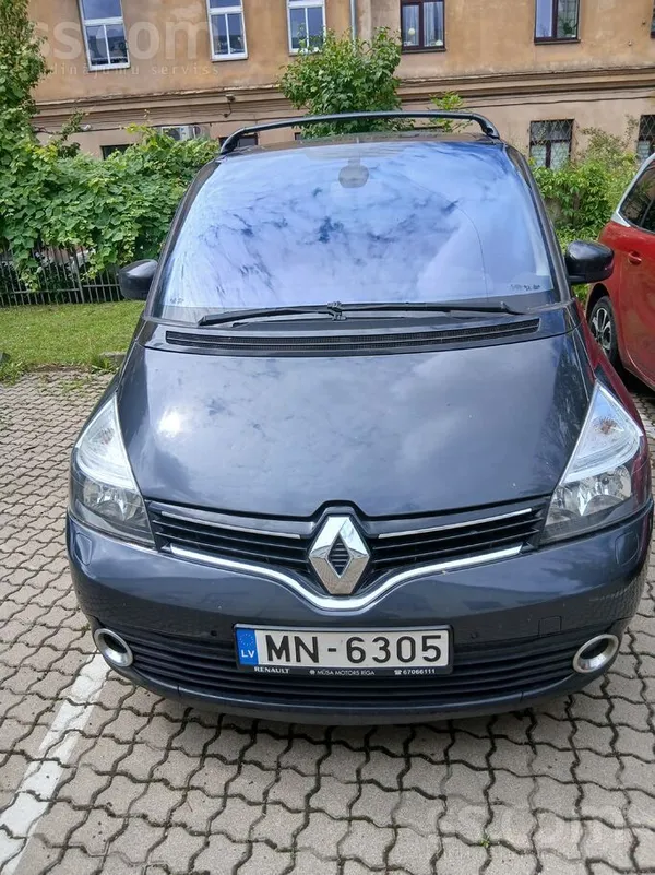 Renault Продаю машину на ходу но руку предложить надо ...