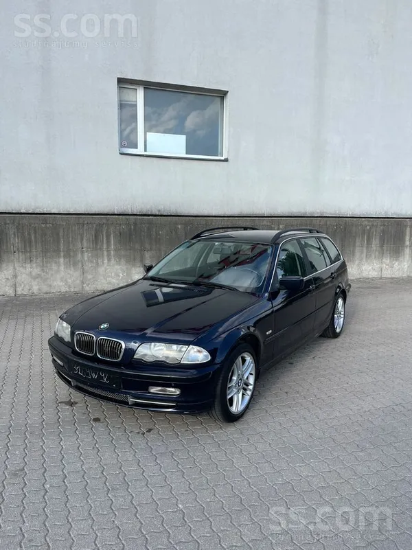 BMW E46 330i Kurš atbrauca savā gaitā no Nīderlandes. 