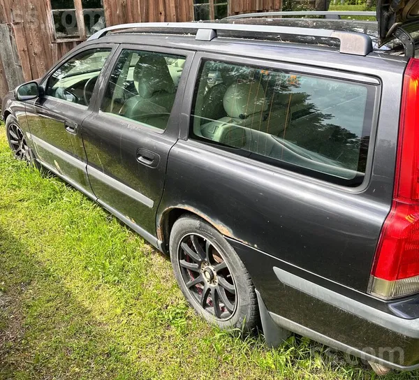 Volvo Pārdodu Volvo V70 2001.gada 2.4D 120kW. Virsbūvei