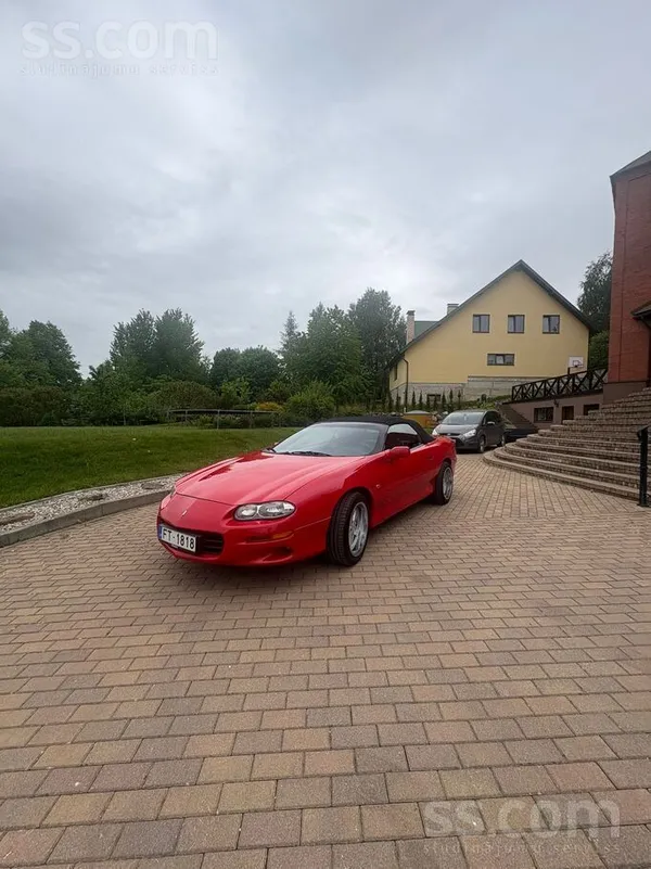 Chevrolet Skaists kabriolets ar mazu nobraukumu, nav rūsas, 