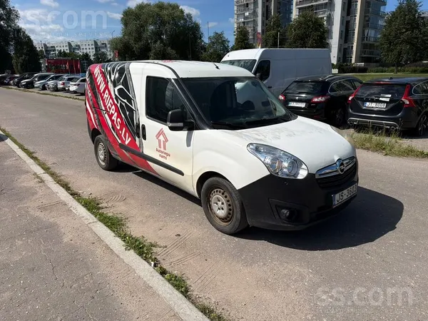 Uzņēmums pārdod Opel Combo Van, 2014. gada izlaidums. Nesen izieta tehniskā