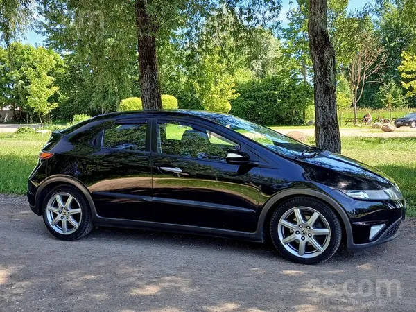 Honda Civic 2.2 ctdi, 103kw, manuālā kārba.
Lietie diski, labas riepas
Miglas lukturi
Strādājošs kondicionieris
CD/FM ...