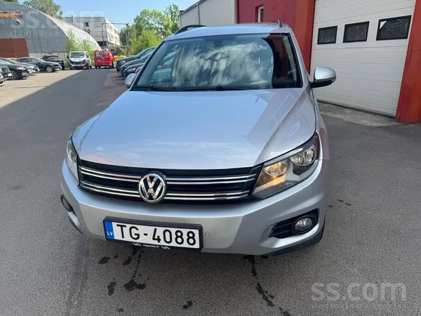 Auto perfekta stavokli labi kopts jauns iegadats Latvija, bijuši tikai divi