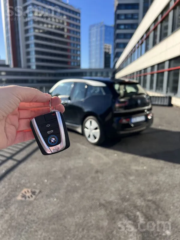 BMW Pārdodu savu ašo bumbulīti BMW i3 , kā rakstīts CS
