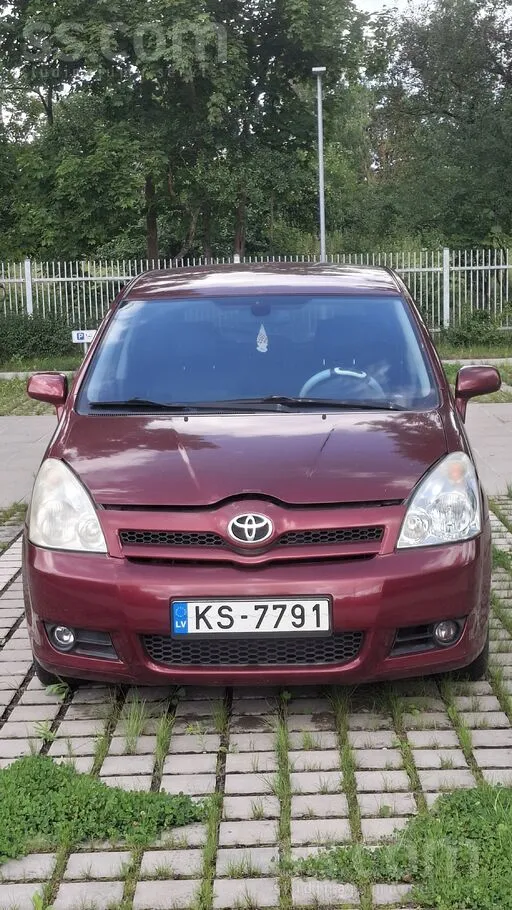 Toyota Продаётся надёжный и экономичный автомобиль. 