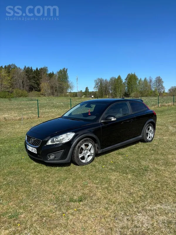 Volvo Pārdod Volvo C30. 2.0d D4 130 KW / 177 ZS.