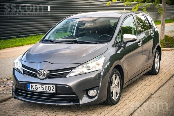 Toyota Pārdod Toyota Verso 2.0 dīzelis, 91 kw, manuālā Kā