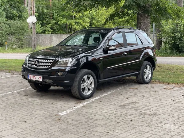 Tikko ievest no Vācijas Mercedes-Benz ML 420 Cdi Edition 10 ļoti labā komple