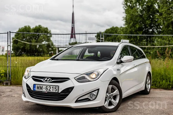 Hyundai Hyundai i40 ar 1.7 dīzeļdzinēju un manuālo pārnesu