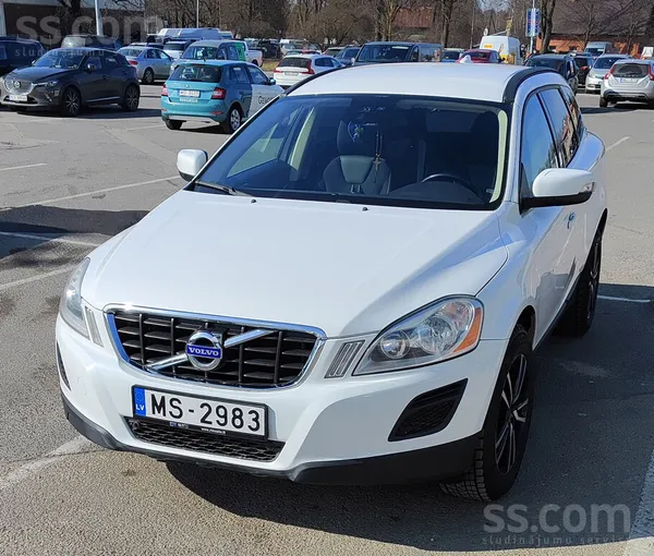 Продается Volvo Xc60 D3. Технический осмотр до 05.02.2027 года. Передний при