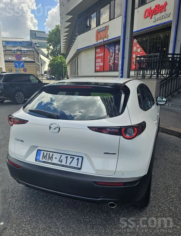 Mazda Īpašniece pārdod mazlietotu Mazda Cx30 ar 2.0 benz