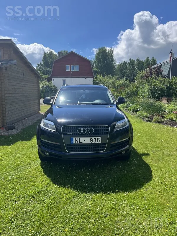 Audi Labs Q7 ar pilnu vēsturi. Reģistrēts uz uzņēmumu, 