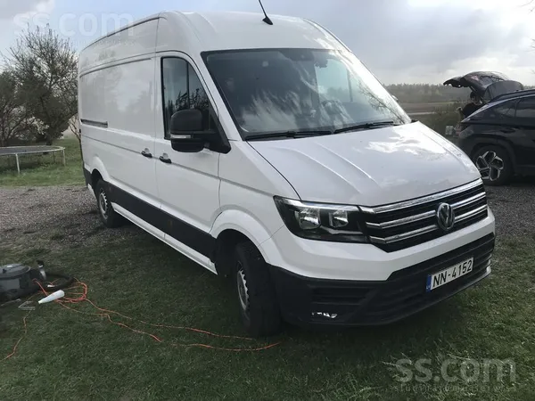 Volkswagen Pardodu WV Crafter ar automatisko atrum karbu. Nob