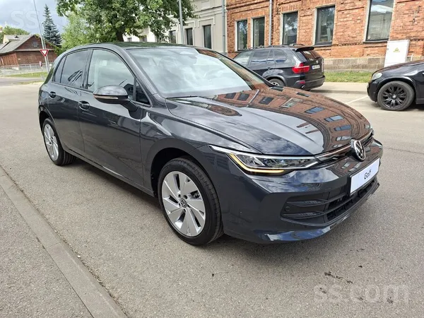 Volkswagen Pārdod klasisku VW Golf Life 30Y (8.paaudze, facel