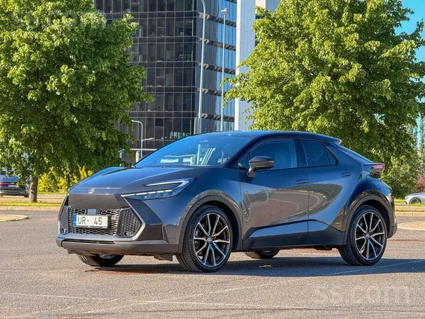Pardodu Toyota C-Hr, sakarā ar ģimenes pieaugumu – nepieciešams lielāks auto