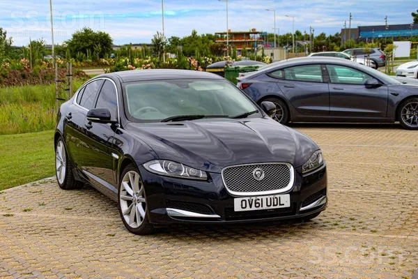 Jaguar Jaguar XF 250 S Luxury komplektācijā, tāpēc salons