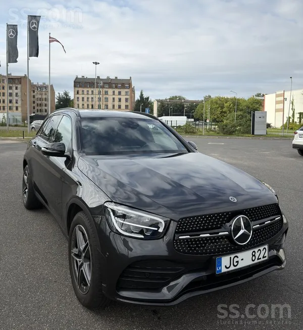 Mercedes Benz Glc 220D 4Matic, 143kw, graphite grey krāsa. 

Amg interior