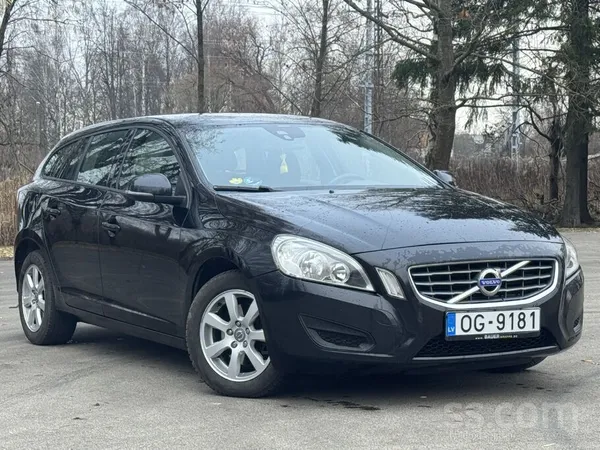Volvo Pārdod teicamu Volvo V60 D4 (2.0L, 5 cilindri, 120