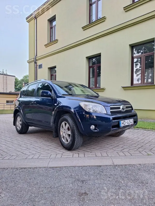 Toyota Pārdodu labu auto. Tiko izieta tehniskā R16 riteņi