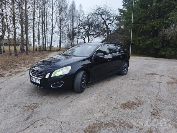 Volvo Volvo V60 ar 2.4d5 158kw 4x4 līdzi sezonu brauktas