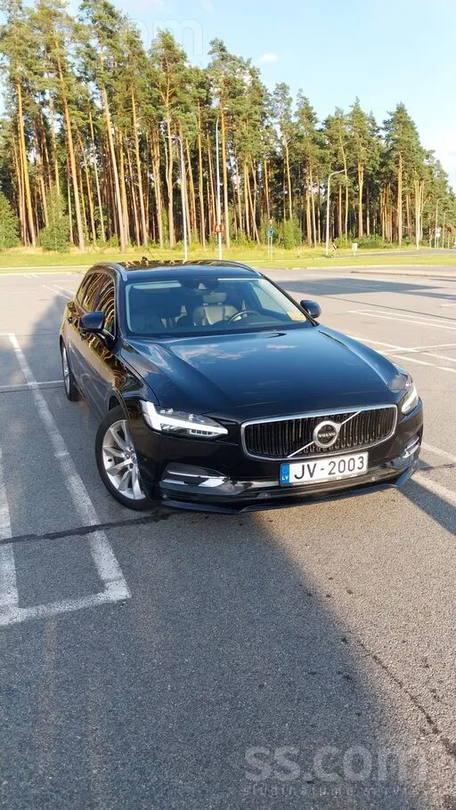 Volvo Automašīna ideāli piemērota ģimenei ar bērniem un 