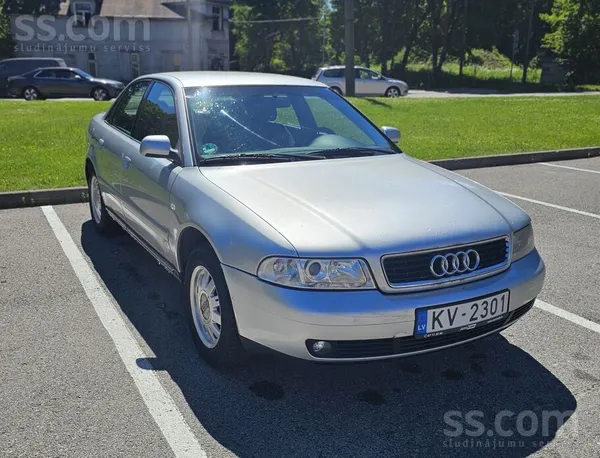 Audi Pārdod ekonomisku un uzticamu Audi A4 B5 Facelift.